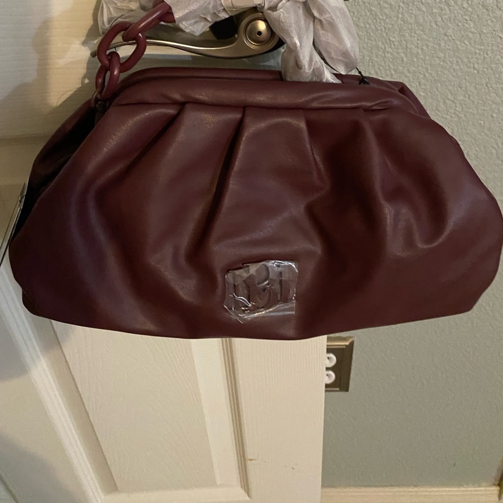 Elegant Burgundy Leather Clutch